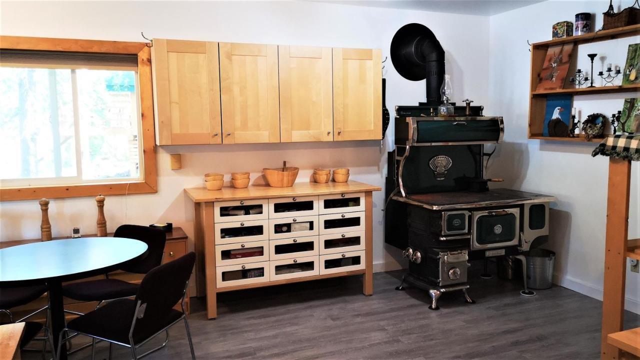 Yellow Dog Lodge, Inc. 옐로나이프 외부 사진